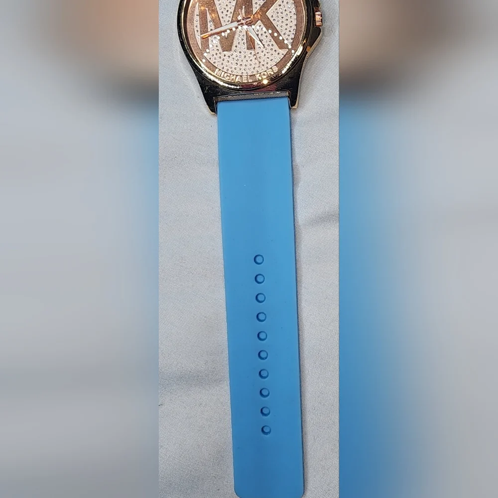 Michael Kors Women's Watch with a blue silicone strap, Rose gold-tone Face - Picture 9 of 9